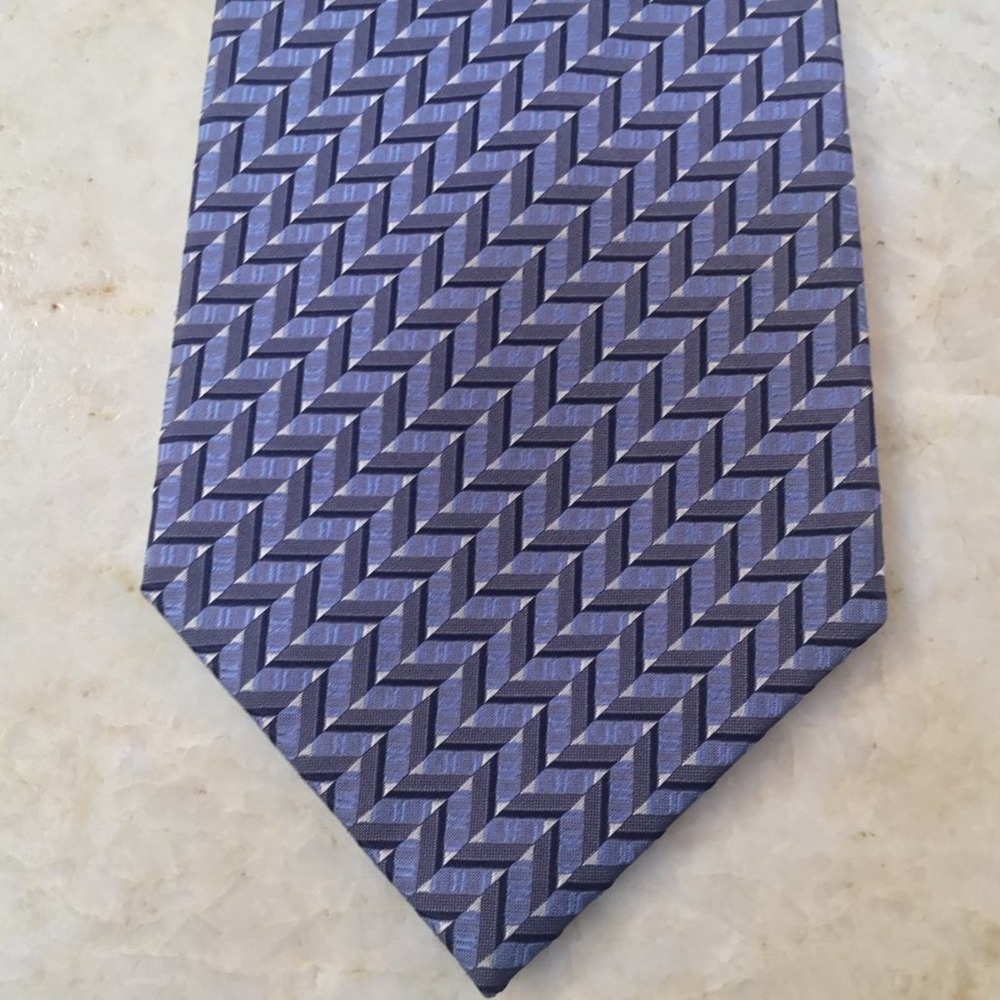 GEOFFREY BEENE SILK TIE